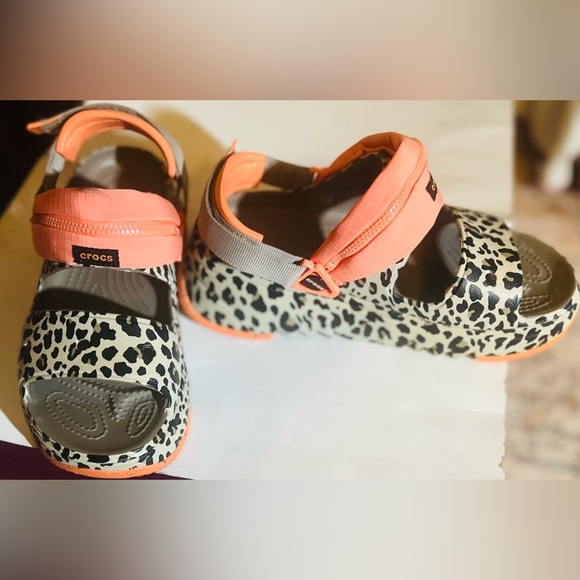 CROCS Sandals with Leopard Print and Coral Accents - Picture 2 of 5